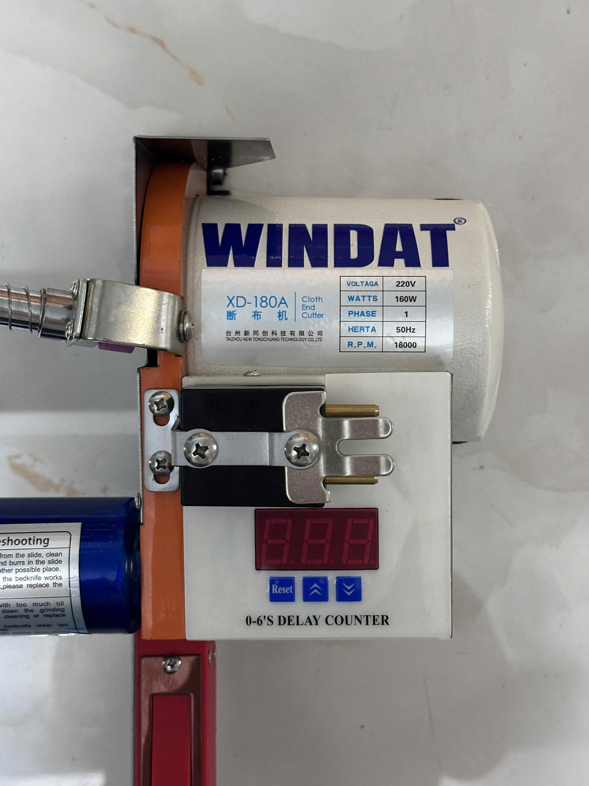 Máy cắt đầu bàn e